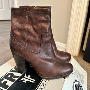 Brand new Frye Patty Artisian zip size 7